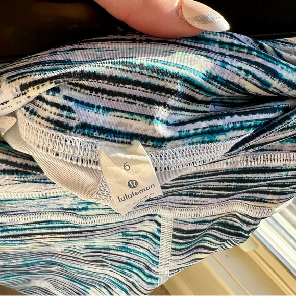 Lululemon inspire crop II blurry belle multi size 6 - Picture 2 of 5